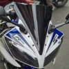CÚPULA DOBLE BURBUJA O PARABRISAS PARA YAMAHA R15🔥 Descripción: Mejora la aerodinámica y el estilo de tu Yamaha R15 con la cúpula doble burbuja, diseñada para ofrecer una mayor protección contra el viento y mejorar la estética de tu motocicleta. Esta cúpula no solo añade un toque deportivo, sino que también proporciona un mejor flujo de aire para una conducción más cómoda y eficiente. Disponible en: Ahumada Negra Cromada Tornasol Esta cúpula es el complemento perfecto para quienes buscan personalizar su Yamaha R15 con un accesorio que combina funcionalidad y estilo.