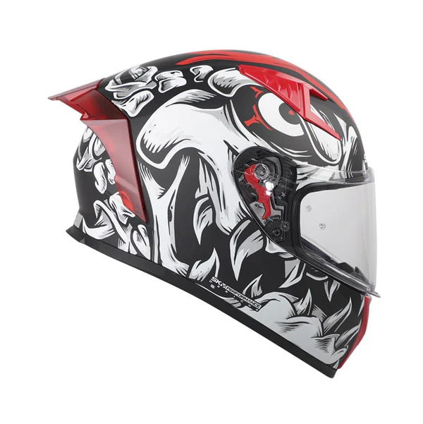 CASCO DE MOTO SHAFT SH-526SP KROKS🔥 El casco integral de moto de la marca Shaft, modelo SH-526SP, ofrece un diseño avanzado y características innovadoras para brindar a los motociclistas una experiencia de conducción segura y cómoda. Detalles: Marca: Shaft Modelo: SH-526SP Carcasa de ABS: Fabricada con termoplástico de alta resistencia que proporciona una protección sólida. Tecnología SAT: Interior equipado con la Tecnología de Absorción de Impactos para una absorción eficiente de impactos. Tapizado de lujo: Tela 100% de poliéster con propiedades antibacterianas, ofreciendo comodidad y ajuste excepcionales. Cubre barbilla de tela: Ayuda a impedir el ingreso de viento al interior del casco. Peso: 1.450 gramos (+- 50 gramos), garantizando protección sin comprometer la comodidad. Visor de policarbonato: Con protección UV y resistente a rayaduras para una visión clara y protegida. Ventilaciones: Frontales y superiores ajustables para una circulación de aire personalizada. Salidas posteriores fijas: Permiten la evacuación eficiente del aire al interior del casco. Sistema de broche micrométrico ajustable: Asegura un cierre seguro y un ajuste personalizado. Tamaño de coraza único: Diseñado para adaptarse a todas las tallas. Sistema de intercomunicador: Listo para integrar un sistema de intercomunicador para una experiencia de conducción conectada. Compatible con Pinlock 30: Permite la integración del Pinlock 30 (no incluido) para mantener una visión clara en condiciones de humedad. Certificaciones de seguridad: Cumple con la norma europea ECE-R 2205 y la colombiana RES1080, cumpliendo con estándares de seguridad reconocidos internacionalmente. El casco SH-526SP de Shaft es un ejemplo de innovación y calidad, proporcionando a los motociclistas una protección confiable y estilo excepcional en cada viaje. Cuenta con: Funda protectora. Alerón trasero.