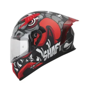 CASCO DE MOTO SHAFT SH-526SP KROKS🔥 El casco integral de moto de la marca Shaft, modelo SH-526SP, ofrece un diseño avanzado y características innovadoras para brindar a los motociclistas una experiencia de conducción segura y cómoda. Detalles: Marca: Shaft Modelo: SH-526SP Carcasa de ABS: Fabricada con termoplástico de alta resistencia que proporciona una protección sólida. Tecnología SAT: Interior equipado con la Tecnología de Absorción de Impactos para una absorción eficiente de impactos. Tapizado de lujo: Tela 100% de poliéster con propiedades antibacterianas, ofreciendo comodidad y ajuste excepcionales. Cubre barbilla de tela: Ayuda a impedir el ingreso de viento al interior del casco. Peso: 1.450 gramos (+- 50 gramos), garantizando protección sin comprometer la comodidad. Visor de policarbonato: Con protección UV y resistente a rayaduras para una visión clara y protegida. Ventilaciones: Frontales y superiores ajustables para una circulación de aire personalizada. Salidas posteriores fijas: Permiten la evacuación eficiente del aire al interior del casco. Sistema de broche micrométrico ajustable: Asegura un cierre seguro y un ajuste personalizado. Tamaño de coraza único: Diseñado para adaptarse a todas las tallas. Sistema de intercomunicador: Listo para integrar un sistema de intercomunicador para una experiencia de conducción conectada. Compatible con Pinlock 30: Permite la integración del Pinlock 30 (no incluido) para mantener una visión clara en condiciones de humedad. Certificaciones de seguridad: Cumple con la norma europea ECE-R 2205 y la colombiana RES1080, cumpliendo con estándares de seguridad reconocidos internacionalmente. El casco SH-526SP de Shaft es un ejemplo de innovación y calidad, proporcionando a los motociclistas una protección confiable y estilo excepcional en cada viaje. Cuenta con: Funda protectora. Alerón trasero.