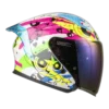 CASCO DE MOTO SHAFT SH-226SP POWERPUFF BLANCO + MICA TRANSPARENTE DE REGALO 🎁 EDICIÓN LIMITADA🔥 El casco SH-226SP de la marca Shaft es una edición limitada en colaboración con Cartoon Network, diseñada para los fanáticos de la animación que buscan estilo y seguridad en la carretera. Detalles: Carcasa de ABS: Fabricada con termoplástico de alta resistencia, proporciona una protección sólida en caso de impacto. Tecnología SAT: El interior del casco está equipado con la tecnología de absorción de impactos para una protección efectiva durante la conducción. Tapizado de lujo personalizado: Fabricado en tela 100% de poliéster con propiedades antibacterianas, ofrece una comodidad y ajuste excepcionales para el usuario. Visor de policarbonato con protección UV y anti-scratch: Ofrece una visión clara y protegida durante la conducción, además cuenta con un visor interior abatible para adaptarse a diferentes condiciones de luz. Ventilaciones superiores regulables: Permiten una circulación de aire personalizada para mantener la cabeza fresca y seca en todo momento. Salidas posteriores fijas: Permiten la evacuación eficiente del aire al interior del casco, proporcionando una ventilación óptima. Sistema de broche micrométrico ajustable: Asegura un cierre seguro y un ajuste personalizado para cada usuario. Preparado para intercomunicador: Listo para integrar un sistema de intercomunicador para una experiencia de conducción conectada. Compatible con Pinlock: Permite la integración del Pinlock (no incluido) para mantener una visión clara en condiciones de humedad. Certificaciones de seguridad: Cumple con la norma europea ECE-R 2206 y Decreto Supremo N° 231, de 2000 de Ministerio de Transportes y Telecomunicaciones de Chile. Sistema de SOS de remoción rápida de acolchado en caso de accidentes: Permite una atención rápida en caso de emergencia. Incluye: Visor transparente y visor de color. Alerón trasero. Kit de repuestos para el sistema de fijación del visor. Funda protectora. El casco SH-226SP de Shaft es una excelente opción, ofreciendo una experiencia completa y segura para los motociclistas