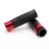 PUÑOS PARA MOTO MODELO RIZOMA🔥 Los puños marca Rizoma, de 22mm o 7/8, son ideales para quienes buscan mejorar el agarre y la comodidad en su motocicleta. Fabricados con una combinación de carcasa metálica y goma de alta calidad, ofrecen un excelente control y durabilidad, lo que los hace perfectos para largos recorridos o conducción deportiva. Producto presentado en caja, listo para instalarse. Características: Diámetro: 22mm (7/8) Carcasa de metal y goma resistente Excelente agarre Producto en caja Estos puños son una excelente opción para quienes buscan un estilo sofisticado sin comprometer la funcionalidad.