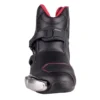 BOTINES AUGI AR2🔥 Descripción: Las botas Augi AR2 fusionan un diseño urbano con un toque deportivo, proporcionando a los motociclistas modernos un equilibrio perfecto entre estilo y funcionalidad. Detalles: Diseño: Estilo urbano con un look deportivo, ideal para el día a día. Material: Cubierta superior de cuero de microfibra para durabilidad y resistencia. Ajuste Preciso: Sistema de bucle superior que asegura un ajuste firme y personalizado. Protecciones: Incorporan protecciones externas de TPU en el talón, punta y tobillo, garantizando seguridad en zonas clave. Flexibilidad: Paneles diseñados para ofrecer mayor flexibilidad y comodidad durante la conducción. Comodidad Interna: Forro interior cómodo y transpirable que mantiene tus pies frescos. Cierre Seguro: Sistema de cierre lateral con tapa superior de velcro para un ajuste seguro. Durabilidad: Costuras reforzadas en zonas de alta tensión, aumentando la vida útil de las botas. Suela Antideslizante: Fabricada en caucho natural, proporciona un agarre óptimo en diversas superficies. Ventilación: Entradas y salidas de aire incorporadas para una mejor circulación del aire. Protección Reemplazable: Protector externo del pie reemplazable para mayor durabilidad. Confort Adicional: Plantilla acolchada que ofrece un extra de comodidad durante largas jornadas. Funcionalidad Extra: Protector de pata de cambios incorporado y refuerzo de nailon rígido en el tobillo para una protección extra. Las botas Augi AR2 son la elección ideal para los motociclistas que buscan combinar estilo urbano con la protección y funcionalidad necesarias para sus recorridos.