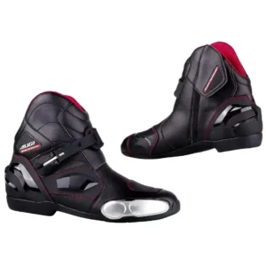 BOTINES AUGI AR2🔥 Descripción: Las botas Augi AR2 fusionan un diseño urbano con un toque deportivo, proporcionando a los motociclistas modernos un equilibrio perfecto entre estilo y funcionalidad. Detalles: Diseño: Estilo urbano con un look deportivo, ideal para el día a día. Material: Cubierta superior de cuero de microfibra para durabilidad y resistencia. Ajuste Preciso: Sistema de bucle superior que asegura un ajuste firme y personalizado. Protecciones: Incorporan protecciones externas de TPU en el talón, punta y tobillo, garantizando seguridad en zonas clave. Flexibilidad: Paneles diseñados para ofrecer mayor flexibilidad y comodidad durante la conducción. Comodidad Interna: Forro interior cómodo y transpirable que mantiene tus pies frescos. Cierre Seguro: Sistema de cierre lateral con tapa superior de velcro para un ajuste seguro. Durabilidad: Costuras reforzadas en zonas de alta tensión, aumentando la vida útil de las botas. Suela Antideslizante: Fabricada en caucho natural, proporciona un agarre óptimo en diversas superficies. Ventilación: Entradas y salidas de aire incorporadas para una mejor circulación del aire. Protección Reemplazable: Protector externo del pie reemplazable para mayor durabilidad. Confort Adicional: Plantilla acolchada que ofrece un extra de comodidad durante largas jornadas. Funcionalidad Extra: Protector de pata de cambios incorporado y refuerzo de nailon rígido en el tobillo para una protección extra. Las botas Augi AR2 son la elección ideal para los motociclistas que buscan combinar estilo urbano con la protección y funcionalidad necesarias para sus recorridos.