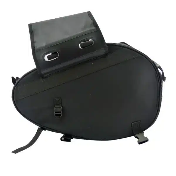 ALFORJAS LATERALES SEMIRRÍGIDAS TAICHI TIPO CARBÓN Las alforjas laterales TAICHI son la solución ideal para transportar tus pertenencias sin sacrificar estilo ni comodidad. Con diseño semirrígido tipo carbono, ofrecen un equilibrio perfecto entre estructura firme y flexibilidad, adaptándose tanto a viajes largos como al uso diario. Características: • Estructura semirrígida con acabado tipo carbono • Capacidad de 18 a 29 litros por alforja gracias a su sistema expandible • Medidas: 45 cm de largo x 30 cm de alto x 18 cm de ancho (expandible a 28 cm) • Amplio espacio para herramientas, documentos o casco • Cierres de alta calidad para mayor seguridad • Incluyen múltiples correas ajustables para una instalación firme y adaptable • Color disponible: negro • Funda impermeable incluida para proteger contra la lluvia y la suciedad Estas alforjas combinan funcionalidad y diseño, ideales para quienes buscan practicidad y estilo en cada ruta.