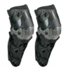 Rodilleras Articuladas Modelo Faster 🔥 Rodilleras articuladas Faster diseñadas para proteger rodillas y canillas en situaciones de alto riesgo. Su carcasa de PVC de alto impacto brinda máxima seguridad, mientras que el sistema articulado ofrece movilidad total para un uso cómodo. Características: Broches de conexión rápida para mayor practicidad. Carcasa de PVC resistente para protección contra impactos. Respaldo acolchado para mayor confort. Ajuste seguro mediante correas de velcro que garantizan firmeza y estabilidad. Las rodilleras Faster son ideales para aquellos que buscan protección sin comprometer la movilidad.