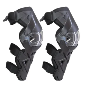 Rodilleras Articuladas Modelo Faster 🔥 Rodilleras articuladas Faster diseñadas para proteger rodillas y canillas en situaciones de alto riesgo. Su carcasa de PVC de alto impacto brinda máxima seguridad, mientras que el sistema articulado ofrece movilidad total para un uso cómodo. Características: Broches de conexión rápida para mayor practicidad. Carcasa de PVC resistente para protección contra impactos. Respaldo acolchado para mayor confort. Ajuste seguro mediante correas de velcro que garantizan firmeza y estabilidad. Las rodilleras Faster son ideales para aquellos que buscan protección sin comprometer la movilidad.