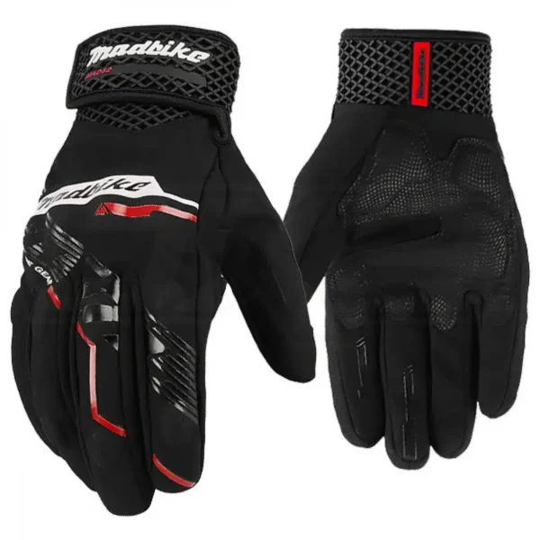 GUANTES CORTOS MADBIKE MAD-62🔥 Los guantes para motocicleta Madbike MAD-62 ofrecen una combinación de estilo, seguridad y funcionalidad, diseñados para brindar una experiencia de conducción superior. Detalles: Ajuste Seguro: Cierre con velcro en la muñeca para un ajuste personalizado y seguro. Protección Óptima: Equipados con protecciones rígidas en los nudillos y dedos, garantizando una excelente seguridad en caso de caídas. Funcionalidad Táctil: Panel touch en el dedo índice que permite la interacción con smartphones sin necesidad de quitarse los guantes. Resistencia Mejorada: Paneles de tela en la palma que proporcionan mayor resistencia al desgaste y un agarre firme. Alta Visibilidad: Detalles reflectantes que mejoran la visibilidad del motociclista en condiciones de poca luz. Seguridad Adicional: Incluye un panel anti caídas en la palma para una protección extra durante la conducción. Los guantes Madbike MAD-62 son la elección perfecta para los motociclistas que buscan un equilibrio entre estilo, protección y funcionalidad en sus viajes.