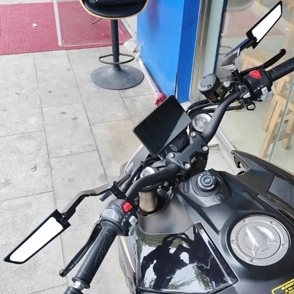 ESPEJO TIPO ALERÓN PARA MOTOS NAKED🔥 Mejora la estética y aerodinámica de tu moto con estos espejos tipo alerón diseñados específicamente para motos NAKED. Con materiales de alta calidad, su diseño moderno y funcional se adapta a cualquier moto naked, ofreciendo un estilo único y mejorando la visibilidad. Incluye: Juego de tornillos de 8 y 10mm. Llave Allen. Estos espejos tipo alerón son ideales para motociclistas que buscan combinar estilo, funcionalidad y un toque deportivo en sus motos naked.
