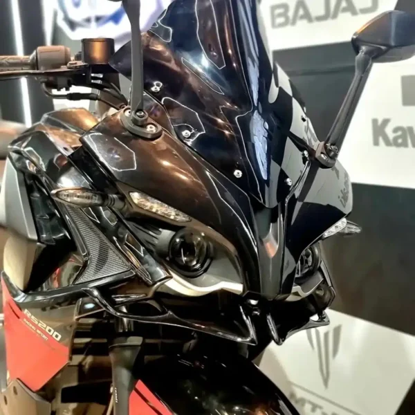 ALERÓN FRONTAL O WINGLET PARA MOTO🔥 Descripción: Dale un toque agresivo y deportivo a tu motocicleta con este alerón frontal o winglet. Su diseño añade un estilo único que resalta en cualquier modelo, mejorando la estética de tu moto. Compatibles con: R15 v2 R15 v3 GIXXER SF PULSAR RS200 ¡Y más! (Se pueden adaptar a otros modelos) Añade un aspecto distintivo a tu moto con este alerón frontal, perfecto para destacar en cualquier lugar.