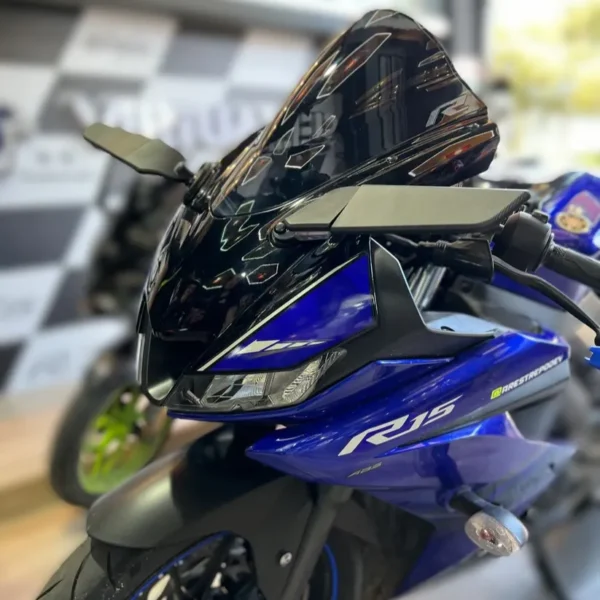 ESPEJO TIPO ALERÓN PARA MOTOS DEPORTIVAS🔥 Mejora la estética y aerodinámica de tu moto con estos espejos tipo alerón diseñados para motos deportivas. Fabricados con materiales de alta calidad, ofrecen un diseño moderno y funcional que se adapta a cualquier moto deportiva, brindando un estilo único y mejorando la visibilidad. Incluye: Pernos de instalación. Gomas de amortiguación. Llave Allen. Estos espejos tipo alerón son la elección perfecta para motociclistas que buscan combinar estilo y funcionalidad en sus motos deportivas.