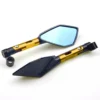 ESPEJOS RETROVISORES PARA MOTO 🔥 Descripción: Estos espejos retrovisores para moto cuentan con un diseño deportivo de brazo corto, perfectos para renovar el estilo de tu moto. Fabricados con carcasa metálica, son resistentes y duraderos, ofreciendo un toque moderno y funcional. Vienen presentados en caja e incluyen todos los pernos y accesorios necesarios para su instalación. Características: Diseño deportivo de brazo corto. Carcasa metálica para mayor durabilidad. Incluye pernos y accesorios para una fácil instalación. Disponible en varios colores: Dorado, Negro, Plateado, Rojo y Azul.