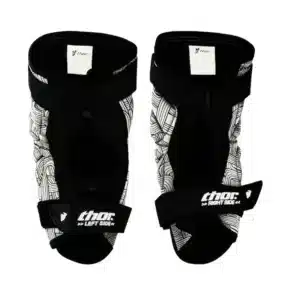 Rodilleras Thor 🔥 Este set de 2 rodilleras de la marca Thor es la opción ideal para quienes buscan protección y seguridad en deportes extremos o situaciones de riesgo. Están fabricadas con tela de alta resistencia y cuentan con una protección de PVC para una excelente absorción de impactos. Detalles: Materiales resistentes: tela de alta durabilidad y protección de PVC. Ajuste cómodo: sistema elástico de velcro para adaptarse a diferentes tamaños de pierna. Diseño pensado para una máxima protección y confort. Con las rodilleras Thor, estarás listo para enfrentar cualquier desafío con confianza.