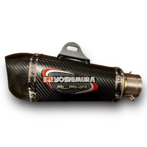 TUBO DE ESCAPE AAA TIPO YOSHIMURA ALPHA T FIBRA DE CARBONO REAL🔥 ¿Para qué sirve un escape de moto? Un escape deportivo sirve para que otros conductores puedan notar nuestra presencia en la carretera gracias al sonido perceptible que produce. Además, algunos escapes tienen un diseño deportivo que le da un aspecto más atractivo a la motocicleta. Especificaciones Largo: 34,5cm Entrada: 51mm con reductor hasta 35mm Cuenta con Pernos y resortes de fijación Acople reductor DB-Killer (Reductor de sonido desmontable)