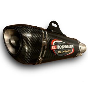 TUBO DE ESCAPE AAA TIPO YOSHIMURA ALPHA T FIBRA DE CARBONO REAL🔥 ¿Para qué sirve un escape de moto? Un escape deportivo sirve para que otros conductores puedan notar nuestra presencia en la carretera gracias al sonido perceptible que produce. Además, algunos escapes tienen un diseño deportivo que le da un aspecto más atractivo a la motocicleta. Especificaciones Largo: 34,5cm Entrada: 51mm con reductor hasta 35mm Cuenta con Pernos y resortes de fijación Acople reductor DB-Killer (Reductor de sonido desmontable)