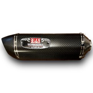 TUBO DE ESCAPE AAA YOSHIMURA R-77 FIBRA DE CARBONO REAL🔥 ¿Para qué sirve un escape de moto? Un escape deportivo sirve para que otros conductores puedan notar nuestra presencia en la carretera gracias al sonido perceptible que produce. Además, algunos escapes tienen un diseño deportivo que le da un aspecto más atractivo a la motocicleta. Especificaciones Largo: 42cm Entrada: 51mm con reductor hasta 35mm Cuenta con Abrazadera, pernos y resortes de fijación Acople reductor DB-Killer (reductor de sonido)