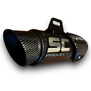 TUBO DE ESCAPE AAA SC PROJECT ESTILO CARBONO 🔥 ¿Para qué sirve un escape de moto? Un escape deportivo sirve para que otros conductores puedan notar nuestra presencia en la carretera gracias al sonido perceptible que produce. Además, algunos escapes tienen un diseño deportivo que le da un aspecto más atractivo a la motocicleta. Especificaciones Largo: 31cm Entrada: 51mm con reductor hasta 35mm Cuenta con Pernos y resortes de fijación Acople reductor