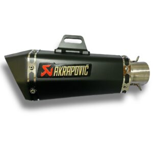 TUBO DE ESCAPE AAA AKRAPOVIC NEGRO CUADRADO🔥 ¿Para qué sirve un escape de moto? Un escape deportivo sirve para que otros conductores puedan notar nuestra presencia en la carretera gracias al sonido perceptible que produce. Además, algunos escapes tienen un diseño deportivo que le da un aspecto más atractivo a la motocicleta. Especificaciones Largo: 34,5cm Entrada: 51mm con reductor hasta 35mm Cuenta con Pernos y resortes de fijación Acople reductor DB-Killer (Reductor de sonido desmontable)