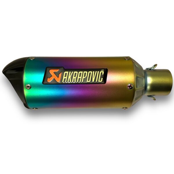 Aquí tienes el texto con los títulos de cada párrafo agrandados para una página web: TUBO DE ESCAPE AAA AKRAPOVIC TORNASOL 🔥 ¿Para qué sirve un escape de moto? Un escape deportivo sirve para que otros conductores puedan notar nuestra presencia en la carretera gracias al sonido perceptible que produce. Además, algunos escapes tienen un diseño deportivo que le da un aspecto más atractivo a la motocicleta. Especificaciones Largo: 32,5cm Entrada: 51mm con reductor hasta 35mm Cuenta con Abrazadera, pernos y resortes de fijación Acople reductor