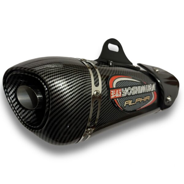 TUBO DE ESCAPE AAA YOSHIMURA ALPHA T IMITACIÓN DE CARBONO🔥 ¿Para qué sirve un escape de moto? Un escape deportivo sirve para que otros conductores puedan notar nuestra presencia en la carretera gracias al sonido perceptible que produce. Además, algunos escapes tienen un diseño deportivo que le da un aspecto más atractivo a la motocicleta. Especificaciones Largo: 34,5cm Entrada: 51mm con reductor hasta 35mm Cuenta con Pernos y resortes de fijación Acople reductor DB-Killer (Reductor de sonido desmontable)