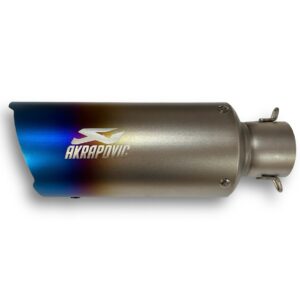 ESCAPE TIPO AKRAPOVIC CORTO COLOR TORNASOL🔥 ¿Para qué sirve un escape de moto? Un escape deportivo sirve para que otros conductores puedan notar nuestra presencia en la carretera gracias al sonido perceptible que produce. Además, algunos escapes tienen un diseño deportivo que le da un aspecto más atractivo a la motocicleta. Especificaciones Largo: 25cm Entrada: 51mm con reductor hasta 35mm Cuenta con Pernos y resortes de fijación Abrazadera Acople reductor