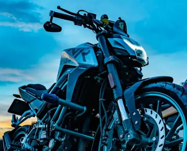 ESPEJO DE MOTO PARA PUÑOS ANTIRREFLEJOS 🔥 Descripción: Espejo para manillar de moto con carcasa metálica, diseñado específicamente para motos naked. Este espejo deportivo cuenta con un tratamiento antirreflejo, garantizando una visión clara y segura en cualquier condición de luz. Producto de alta calidad presentado en caja. Características: Diseño deportivo ideal para motos naked. Tratamiento antirreflejo en el espejo para mayor seguridad. Carcasa metálica resistente. Compatible con la mayoría de los manillares de moto. Producto de alta calidad en empaque original.