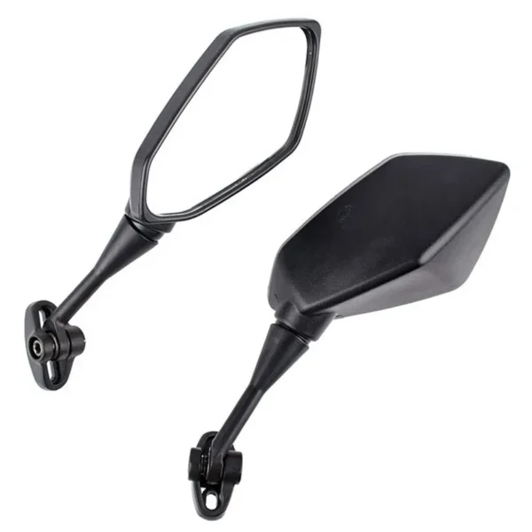 Espejos Cortos para Carenado  Mejora la estética y seguridad de tu moto con estos espejos cortos para carenado, diseñados para un estilo deportivo. Detalles: Material Duradero: Hechos de plástico ABS de alta resistencia, garantizando durabilidad y resistencia al uso diario. Cristales Convexos: Proporcionan una mayor claridad y un campo de visión más amplio, aumentando la seguridad al conducir. Ajustables a 360 Grados: Ofrecen flexibilidad para ajustar el ángulo de visión según tus necesidades. Fácil Instalación: Incluyen bases, gomas de bases y tornillos, listos para instalar en tu moto sin complicaciones. Estos espejos combinan estilo y funcionalidad, siendo una excelente opción para personalizar y mejorar tu experiencia de conducción.