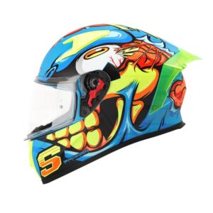 CASCO PARA MOTO SHAFT SH-526SP DESTROYED🔥 El casco integral de moto de la marca Shaft, modelo SH-526SP, ofrece un diseño avanzado y características innovadoras para brindar a los motociclistas una experiencia de conducción segura y cómoda. Detalles: Marca: Shaft Modelo: SH-526SP Carcasa de ABS: Fabricada con termoplástico de alta resistencia que proporciona una protección sólida. Tecnología SAT: Interior equipado con la Tecnología de Absorción de Impactos para una absorción eficiente de impactos. Tapizado de lujo: Tela 100% de poliéster con propiedades antibacterianas, ofreciendo comodidad y ajuste excepcionales. Cubre barbilla de tela: Ayuda a impedir el ingreso de viento al interior del casco. Peso: 1.450 gramos (+- 50 gramos), garantizando protección sin comprometer la comodidad. Visor de policarbonato: Con protección UV y resistente a rayaduras para una visión clara y protegida. Ventilaciones: Frontales y superiores ajustables para una circulación de aire personalizada. Salidas posteriores fijas: Permiten la evacuación eficiente del aire al interior del casco. Sistema de broche micrométrico ajustable: Asegura un cierre seguro y un ajuste personalizado. Tamaño de coraza único: Diseñado para adaptarse a todas las tallas. Sistema de intercomunicador: Listo para integrar un sistema de intercomunicador para una experiencia de conducción conectada. Compatible con Pinlock 30: Permite la integración del Pinlock 30 (no incluido) para mantener una visión clara en condiciones de humedad. Certificaciones de seguridad: Cumple con la norma europea ECE-R 2205 y la colombiana RES1080, cumpliendo con estándares de seguridad reconocidos internacionalmente. El casco SH-526SP de Shaft es un ejemplo de innovación y calidad, proporcionando a los motociclistas una protección confiable y estilo excepcional en cada viaje. Cuenta con: Funda protectora Alerón trasero