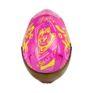 CASCO PARA MOTO SHAFT SH-526SP EVO MOTION ROSA + MICA TRANSPARENTE DE REGALO El casco SH-526SP Evo de la marca Shaft es un casco integral diseñado para ofrecer seguridad y comodidad a los motociclistas en cada viaje. Detalles: Carcasa de ABS: Fabricada con termoplástico de alta resistencia, proporciona una protección sólida en caso de impacto. Tecnología SAT: El interior del casco está equipado con la tecnología de absorción de impactos para una protección efectiva durante la conducción. Tapizado de lujo personalizado: Fabricado en tela 100% de poliéster con propiedades antibacterianas, ofrece una comodidad y ajuste excepcionales para el usuario. Cubre barbilla de tela: Ayuda a impedir el ingreso de viento al interior del casco, proporcionando una experiencia de conducción más cómoda. Visor de policarbonato: Con protección UV y resistente a rayaduras, ofrece una visión clara y protegida durante la conducción. Ventilaciones frontales y superiores regulables: Permiten una circulación de aire personalizada para mantener la cabeza fresca y seca en todo momento. Salidas posteriores fijas: Permiten la evacuación eficiente del aire al interior del casco, proporcionando una ventilación óptima. Sistema de broche micrométrico ajustable: Asegura un cierre seguro y un ajuste personalizado para cada usuario. Preparado para intercomunicador: Listo para integrar un sistema de intercomunicador para una experiencia de conducción conectada. Compatible con Pinlock 30: Permite la integración del Pinlock 30 (no incluido) para mantener una visión clara en condiciones de humedad. Certificaciones de seguridad: Cumple con la norma europea ECE-R 2206 y Decreto Supremo N° 231, de 2000 de Ministerio de Transportes y Telecomunicaciones de Chile. Incluye: Visor transparente y visor de color. Alerón trasero. Kit de repuestos para el sistema de fijación del visor. Funda protectora. El casco SH-526SP Evo de Shaft es una excelente opción, ofreciendo una experiencia completa y segura para los motociclistas.