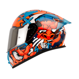 CASCO PARA MOTO SHAFT SH-526SP EVO MONKEY GANG + MICA TRANSPARENTE DE REGALO El casco SH-526SP Evo de la marca Shaft es un casco integral diseñado para ofrecer seguridad y comodidad a los motociclistas en cada viaje. Detalles: Carcasa de ABS: Fabricada con termoplástico de alta resistencia, proporciona una protección sólida en caso de impacto. Tecnología SAT: El interior del casco está equipado con la tecnología de absorción de impactos para una protección efectiva durante la conducción. Tapizado de lujo personalizado: Fabricado en tela 100% de poliéster con propiedades antibacterianas, ofrece una comodidad y ajuste excepcionales para el usuario. Cubre barbilla de tela: Ayuda a impedir el ingreso de viento al interior del casco, proporcionando una experiencia de conducción más cómoda. Visor de policarbonato: Con protección UV y resistente a rayaduras, ofrece una visión clara y protegida durante la conducción. Ventilaciones frontales y superiores regulables: Permiten una circulación de aire personalizada para mantener la cabeza fresca y seca en todo momento. Salidas posteriores fijas: Permiten la evacuación eficiente del aire al interior del casco, proporcionando una ventilación óptima. Sistema de broche micrométrico ajustable: Asegura un cierre seguro y un ajuste personalizado para cada usuario. Preparado para intercomunicador: Listo para integrar un sistema de intercomunicador para una experiencia de conducción conectada. Compatible con Pinlock 30: Permite la integración del Pinlock 30 (no incluido) para mantener una visión clara en condiciones de humedad. Certificaciones de seguridad: Cumple con la norma europea ECE-R 2206 y decreto Supremo N° 231, de 2000 de Ministerio de Transportes y Telecomunicaciones de Chile. Incluye: Visor transparente y visor de color. Alerón trasero. Kit de repuestos para el sistema de fijación del visor. Funda protectora. El casco SH-526SP Evo de Shaft es una excelente opción, ofreciendo una experiencia completa y segura para los motociclistas.