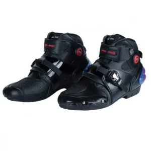 BOTINES DE MOTO SPEED BIKERS CAÑA MEDIA🔥 Descripción: Experimenta una combinación única de comodidad y durabilidad con los botines de moto Speed Bikers, diseñados para ofrecer protección óptima y un ajuste seguro. Fabricados en cuero de alta calidad, estos botines están diseñados para los motociclistas que buscan un equilibrio entre estilo y funcionalidad. Detalles: Material: Fabricados en cuero para máxima durabilidad. Ajuste Seguro: Sistema de cierre con broche mecánico y velcro para un ajuste preciso y seguro. Suela Antideslizante: Proporciona un agarre firme en diversas superficies. Caña Alta: Ofrece soporte adicional en el tobillo, mejorando la protección. Protección de Goma: Incorpora una protección de goma en la zona de contacto con el cambio, previniendo el desgaste. Tela Interior Respirable: Mantiene los pies frescos y cómodos durante la conducción. Refuerzos en Talón y Punta: Protección adicional en áreas clave, con la punta reemplazable (incluye un par de repuesto). Ventilación Ajustable: Toma de aire en la parte externa del pie para una regulación personalizada. Protección Rígida para el Tobillo: Asegura estabilidad y protección durante la conducción. Suela Reforzada: Aumenta la durabilidad y resistencia del calzado. Estos botines Speed Bikers caña media son la elección ideal para quienes buscan un calzado robusto y confiable para sus aventuras en moto.