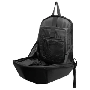 MOCHILA AERODINÁMICA TIPO CAPARAZÓN Diseñada especialmente para motociclistas, esta mochila tipo caparazón combina aerodinámica, capacidad y protección. Su estructura rígida y diseño compacto la convierten en la compañera ideal para quienes necesitan transportar objetos de forma segura y sin comprometer el rendimiento sobre la moto. Características: • Caparazón semi rígido con funda impermeable incluida • Capacidad aproximada de 25 litros • Diseño aerodinámico que reduce la resistencia al viento • Compartimento interno acolchado para notebook • Cierre expansible: añade hasta 12 cm de capacidad extra • Broches en pecho y cintura para mayor estabilidad • Tela transpirable para mejor ventilación • Medidas: 51 cm largo x 35,5 cm ancho x 14 cm alto Con esta mochila llevas todo lo esencial con comodidad, seguridad y estilo, sin comprometer el rendimiento en tus rutas.