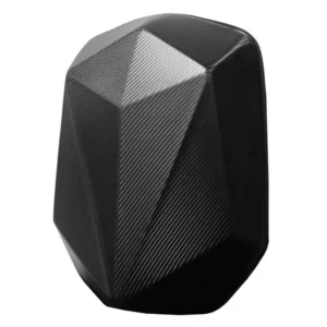 MOCHILA AERODINÁMICA TIPO CAPARAZÓN Diseñada especialmente para motociclistas, esta mochila tipo caparazón combina aerodinámica, capacidad y protección. Su estructura rígida y diseño compacto la convierten en la compañera ideal para quienes necesitan transportar objetos de forma segura y sin comprometer el rendimiento sobre la moto. Características: • Caparazón semi rígido con funda impermeable incluida • Capacidad aproximada de 25 litros • Diseño aerodinámico que reduce la resistencia al viento • Compartimento interno acolchado para notebook • Cierre expansible: añade hasta 12 cm de capacidad extra • Broches en pecho y cintura para mayor estabilidad • Tela transpirable para mejor ventilación • Medidas: 51 cm largo x 35,5 cm ancho x 14 cm alto Con esta mochila llevas todo lo esencial con comodidad, seguridad y estilo, sin comprometer el rendimiento en tus rutas.