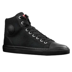 BOTAS TIPO BOTAS TIPO ZAPATILLAS AUGI U4 URBAN REFORZADAS 🔥 ¿Buscas algo más casual para tu día a día? Viaja por las calles con estilo y funcionalidad con las Botas para Motociclista Augi, modelo U4. Diseñadas con un estilo urbano, estas botas ofrecen más que solo apariencia. A continuación, se presentan los detalles clave de este modelo: Detalles: Modelo: U4 Diseño: Estilo urbano con un look juvenil que se adapta tanto a la conducción como al uso diario. Material: Capa superior de canvas que proporciona durabilidad y resistencia al desgaste. Forro Interior: Confeccionado con un material cómodo y transpirable que incluye una función antimicrobiana, ideal para mantener los pies frescos durante largos periodos de uso. Cierre: Sistema de cierre frontal con cordones y lateral con cremallera para un ajuste seguro y práctico. Costuras: Reforzadas en zonas de alta tensión, lo que garantiza mayor durabilidad y resistencia. Suela: Fabricada en caucho natural, diseñada para ofrecer flexibilidad y un agarre óptimo en diferentes superficies. Plantilla: Acolchada para asegurar un confort adicional durante la conducción. Protección: Incorpora un protector de pata de cambios en canvas, así como puntera y talón reforzados para mayor seguridad. Refuerzo en el Tobillo: Añadido de nailon rígido para protección extra, ideal para motociclistas que buscan seguridad sin sacrificar el estilo. Las Botas Augi U4 Urban Reforzadas son la elección perfecta para aquellos que desean un calzado que combine estilo, comodidad y la protección necesaria para un viaje seguro en motocicleta. Reforzadas ofrecen una combinación de estilo urbano y funcionalidad diseñada para motociclistas que buscan comodidad y protección en cada trayecto. A continuación, se presentan los detalles clave de este modelo: Detalles: Modelo: AU5 Diseño: Estilo urbano con un look juvenil que se adapta tanto a la conducción como al uso diario. Material: Capa superior de canvas que proporciona durabilidad y resistencia al desgaste. Forro Interior: Confeccionado con un material cómodo y transpirable que incluye una función antimicrobiana, ideal para mantener los pies frescos durante largos periodos de uso. Cierre: Sistema de cierre frontal con cordones y lateral con cremallera para un ajuste seguro y práctico. Costuras: Reforzadas en zonas de alta tensión, lo que garantiza mayor durabilidad y resistencia. Suela: Fabricada en caucho natural, diseñada para ofrecer flexibilidad y un agarre óptimo en diferentes superficies. Plantilla: Acolchada para asegurar un confort adicional durante la conducción. Protección: Incorpora un protector de pata de cambios en canvas, así como puntera y talón reforzados para mayor seguridad. Refuerzo en el Tobillo: Añadido de nailon rígido para protección extra, ideal para motociclistas que buscan seguridad sin sacrificar el estilo. Las Botas Augi AU5 Urban Reforzadas son la elección perfecta para aquellos que desean un calzado que combine estilo, comodidad y la protección necesaria para un viaje seguro en motocicleta.