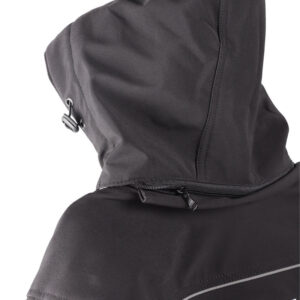 CHAQUETA SHAFT DELTA 🔥 La chaqueta para motociclista Shaft, modelo Delta, redefine la experiencia de conducción con su diseño meticuloso y materiales de alta calidad. Detalles: Marca: Shaft Modelo: Delta Material: Fabricada 100% en poliéster para una resistencia y durabilidad superior. Diseño Reflectante: Detalles lineales con costuras reflectivas en la parte frontal y posterior para una mayor visibilidad en condiciones de poca luz. Capucha Ajustable: Capucha ajustable diseñada para adaptarse a diferentes condiciones climáticas, proporcionando protección adicional. Almacenamiento Seguro: Bolsillos con cierre en la cintura, manga lateral y parte posterior para mantener tus pertenencias seguras durante el trayecto. Ajuste Personalizado: Correa ajustable con velcro en las muñecas para un ajuste seguro y cómodo. Protección Certificada: Equipado con protecciones en hombros, codos y espalda para garantizar la máxima seguridad en cada viaje. Practicidad Interna: Bolsillos internos adicionales para un almacenamiento conveniente y accesible. La chaqueta Delta de Shaft ofrece un equilibrio excepcional entre estilo, confort y seguridad, estableciendo un nuevo estándar en equipamiento para motociclistas.