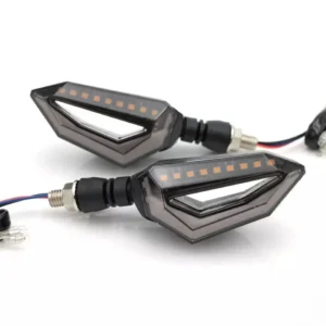 Intermitentes LED con Luz de Freno 🔥 Estos intermitentes LED multifuncionales ofrecen señalización de giro y luz de freno en un solo producto, mejorando la seguridad y la visibilidad al conducir. Características: Voltaje: 12V Función de luz de freno y señal de giro. Tecnología LED de alta eficiencia. Diseño compacto y resistente. Fácil de instalar. Perfectos para aquellos que buscan una solución práctica y estilizada para mejorar la iluminación y seguridad de su motocicleta.