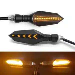 Intermitentes LED Secuenciales 🔥 Estos intermitentes LED secuenciales ofrecen un diseño moderno y una señalización más efectiva. Su parpadeo dinámico mejora la visibilidad y añade un toque sofisticado a cualquier motocicleta. Características: Voltaje: 12V Tecnología de intermitencia secuencial. Diseño compacto y estilizado. Fácil de instalar. Ideales para quienes buscan actualizar la estética y la seguridad de su moto con un producto duradero y eficiente.