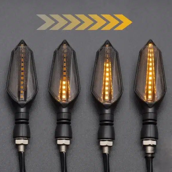 Intermitentes LED Secuenciales 🔥 Estos intermitentes LED secuenciales ofrecen un diseño moderno y una señalización más efectiva. Su parpadeo dinámico mejora la visibilidad y añade un toque sofisticado a cualquier motocicleta. Características: Voltaje: 12V Tecnología de intermitencia secuencial. Diseño compacto y estilizado. Fácil de instalar. Ideales para quienes buscan actualizar la estética y la seguridad de su moto con un producto duradero y eficiente.