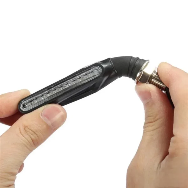 Intermitentes LED Secuenciales Finos 🔥 Estos intermitentes LED secuenciales de diseño delgado son la elección ideal para los motociclistas que buscan un estilo moderno y una mayor visibilidad. Su tecnología secuencial ofrece un efecto de señalización más llamativo y efectivo que los intermitentes convencionales. Características: Voltaje: 12V. Diseño delgado y moderno. Función de intermitencia secuencial. Fácil instalación. Perfectos para mejorar la estética y seguridad de cualquier motocicleta, estos intermitentes LED son altamente eficientes y garantizan una iluminación clara y precisa en todas las condiciones.