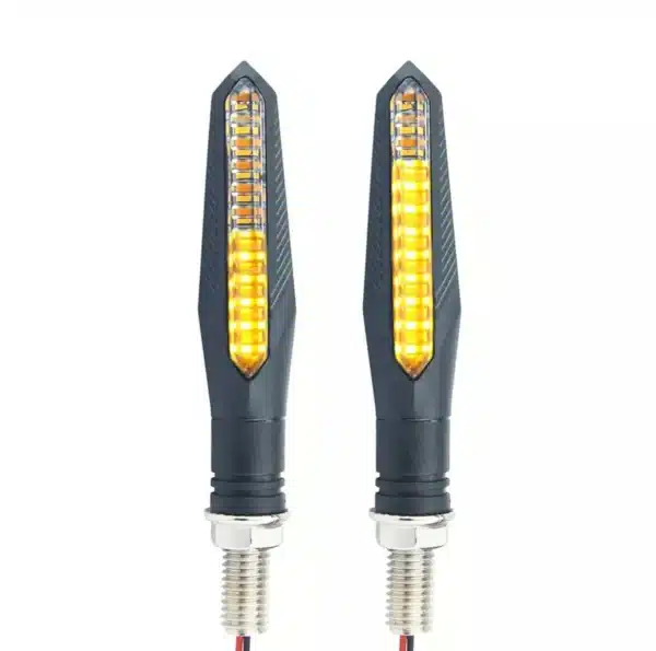 Intermitentes LED Secuenciales Finos 🔥 Estos intermitentes LED secuenciales de diseño delgado son la elección ideal para los motociclistas que buscan un estilo moderno y una mayor visibilidad. Su tecnología secuencial ofrece un efecto de señalización más llamativo y efectivo que los intermitentes convencionales. Características: Voltaje: 12V. Diseño delgado y moderno. Función de intermitencia secuencial. Fácil instalación. Perfectos para mejorar la estética y seguridad de cualquier motocicleta, estos intermitentes LED son altamente eficientes y garantizan una iluminación clara y precisa en todas las condiciones.