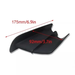 ALERONES AERODINÁMICOS LATERALES🔥 Descripción: Añade un toque deportivo y personalizado a tu motocicleta con nuestro kit de alerones aerodinámicos laterales. Diseñados para mejorar la estética y optimizar el flujo de aire, estos alerones no solo realzan el aspecto de tu moto, sino que también contribuyen a una conducción más estilizada. Incluye: Alerones aerodinámicos laterales. Adhesivos de instalación para una fijación segura y duradera. Instrucciones y Recomendaciones de Instalación: Para garantizar una adherencia óptima de los alerones, es esencial limpiar minuciosamente la zona donde se instalarán. Asegúrate de eliminar cualquier suciedad, grasa o residuo, ya que una superficie limpia es crucial para evitar que los alerones se despeguen fácilmente.
