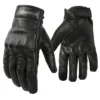 GUANTES DE CUERO ARMAD GEAR SONIK CORTOS 🔥 Los guantes Armad Gear Sonik están diseñados para motociclistas que buscan un equilibrio entre funcionalidad, comodidad y estilo en cada trayecto. Detalles: Marca: Armad Gear Modelo: Sonik Cortos Material: Cuero microperforado de alta calidad, proporcionando transpirabilidad y resistencia, fabricados en Pakistán. Panel Touch: Integrado en los dedos índice y pulgar, permitiendo el uso de dispositivos electrónicos sin necesidad de quitarse los guantes. Protección: Nudillos con protecciones rígidas cubiertas, ofreciendo seguridad sin sacrificar la comodidad. Paneles Elásticos: Incorporados en los dedos para mayor flexibilidad y confort durante la conducción. Agarre Mejorado: Palma con doble capa de cuero y acolchados estratégicos, garantizando un agarre seguro y controlado. Ajuste Seguro: Cierre de velcro en la muñeca para un ajuste firme y personalizado. Los guantes de cuero Armad Gear Sonik Cortos combinan protección y comodidad en un diseño compacto, ideales para motociclistas que valoran la calidad y el rendimiento.