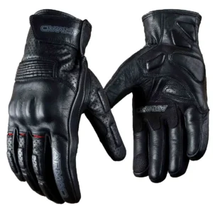 GUANTES ARMAD GEAR LEON DE CUERO🔥 Los guantes Armad Gear Leon están diseñados para ofrecer una combinación perfecta de protección y comodidad, ideal para motociclistas que buscan calidad en cada trayecto. Detalles: Compatibilidad táctil: Dedo índice y pulgar con panel táctil para uso con smartphones. Protección: Protecciones rígidas en los nudillos para una mayor seguridad. Material: Cuero duradero que asegura una larga vida útil. Refuerzos: Tela resistente en la palma y entre el pulgar e índice para mayor resistencia al desgaste. Incorporaciones de goma: Protección adicional en la palma y zona superior de los dedos. Ventilación: Micro perforaciones que permiten un mejor flujo de aire. Ajuste: Correa con velcro para un ajuste seguro a la muñeca. Confort: Paneles elásticos que permiten un calce ajustado y cómodo. Clima: Ofrecen comodidad en climas moderados. Fabricación: Hechos en Pakistán con altos estándares de calidad. Los guantes Armad Gear Leon son la elección perfecta para quienes buscan estilo, protección y funcionalidad en cada viaje en moto.
