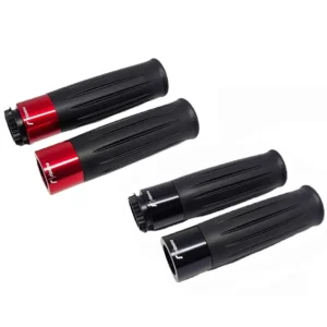 PUÑOS PARA MOTO MODELO RIZOMA🔥 Los puños marca Rizoma, de 22mm o 7/8, son ideales para quienes buscan mejorar el agarre y la comodidad en su motocicleta. Fabricados con una combinación de carcasa metálica y goma de alta calidad, ofrecen un excelente control y durabilidad, lo que los hace perfectos para largos recorridos o conducción deportiva. Producto presentado en caja, listo para instalarse. Características: Diámetro: 22mm (7/8) Carcasa de metal y goma resistente Excelente agarre Producto en caja Estos puños son una excelente opción para quienes buscan un estilo sofisticado sin comprometer la funcionalidad.