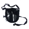 MUSLERA / BOLSO DE PIERNA THOR La muslera THOR es un bolso compacto y resistente, diseñado para ofrecer comodidad y funcionalidad en cada trayecto. Ideal para motociclistas y ciclistas, permite llevar objetos personales de forma segura y siempre al alcance, sin comprometer la movilidad. Características: • Fabricada en tela Cordura de alta resistencia • Diseño ergonómico para un ajuste cómodo a la pierna • Ideal para guardar llaves, billetera, documentos y herramientas pequeñas • Correa ajustable para un ajuste firme y seguro • Medidas: 24 cm de alto x 25 cm de ancho x 8 cm de profundidad • Producto liviano y fácil de usar Práctica, duradera y con estilo deportivo, la muslera THOR es una excelente opción para quienes necesitan un bolso funcional sin cargar una mochila completa.