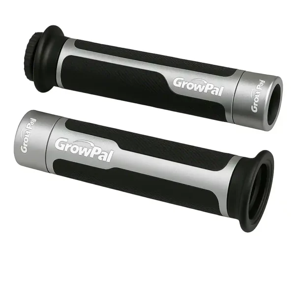 PUÑOS GROWPAL / BARRACUDA PARA MANILLAR DE MOTO Dale un nuevo look y mejor agarre a tu moto con estos puños Growpal o Barracuda, diseñados para brindar estilo, durabilidad y comodidad en cada trayecto. Ideales para quienes buscan una mejora estética sin perder funcionalidad. Características: • Fabricados en aluminio resistente y goma antideslizante • Compatibles con manillares de 22 mm (7/8 pulgadas) • Incluyen 4 adaptadores para distintos sistemas de piola • El puño derecho viene con carril para acelerador Disponibles en colores: Rojo, Plateado, Azul, Verde, Dorado y Negro. Con estos puños no solo mejorarás el control y confort al conducir, sino que además tu moto lucirá con un toque más deportivo y personalizado.